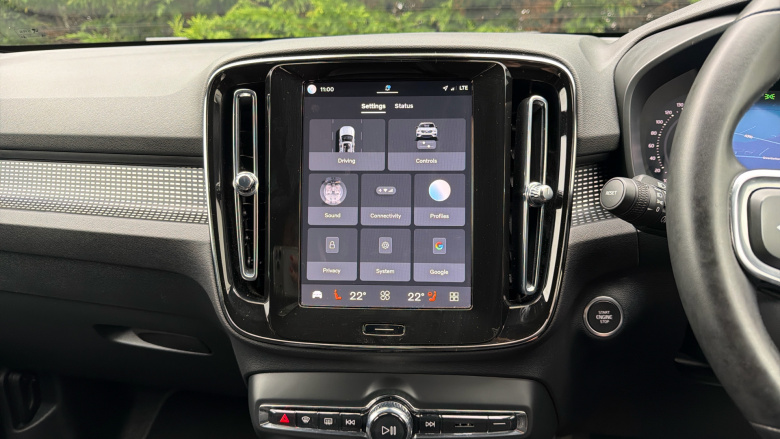 Volvo XC40 2.0 B4P Plus Dark 5dr Auto Petrol Estate